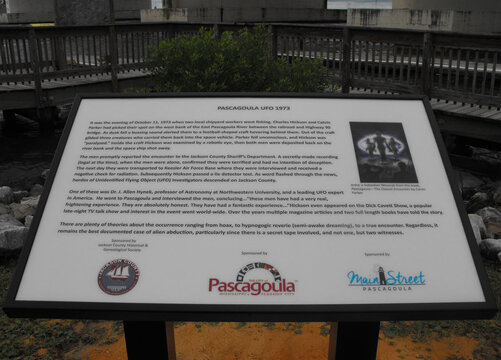 Pascagoula UFO Encounter Historical Plaque.jpg