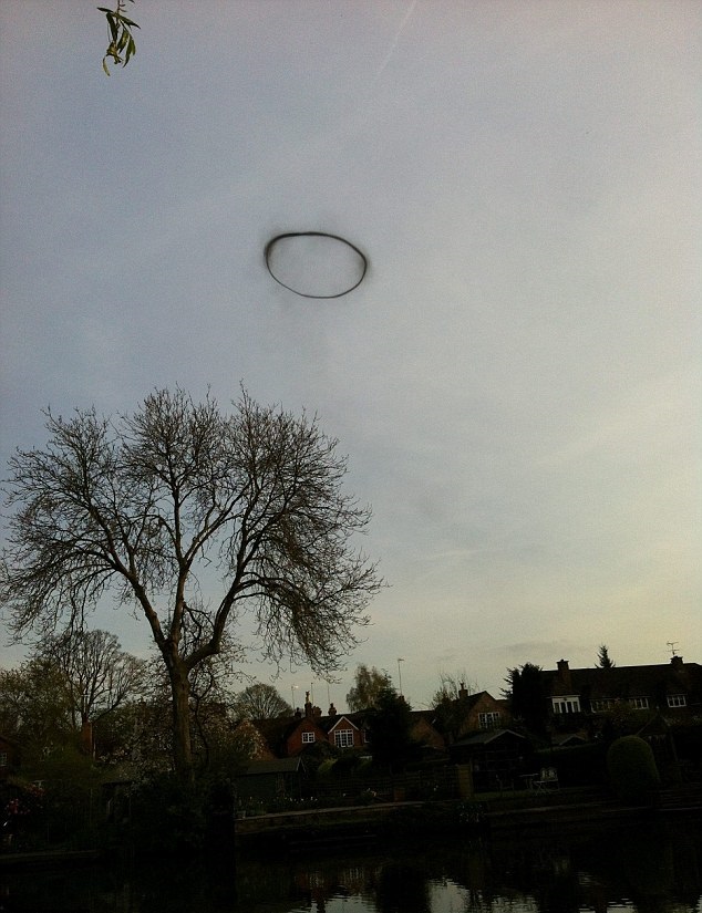 black-circle-over-leamington-spa.jpg