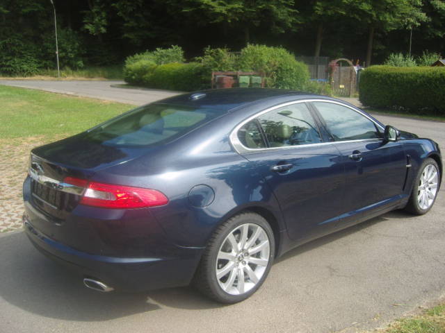 4570b-car-jaguar-xf-2.jpg